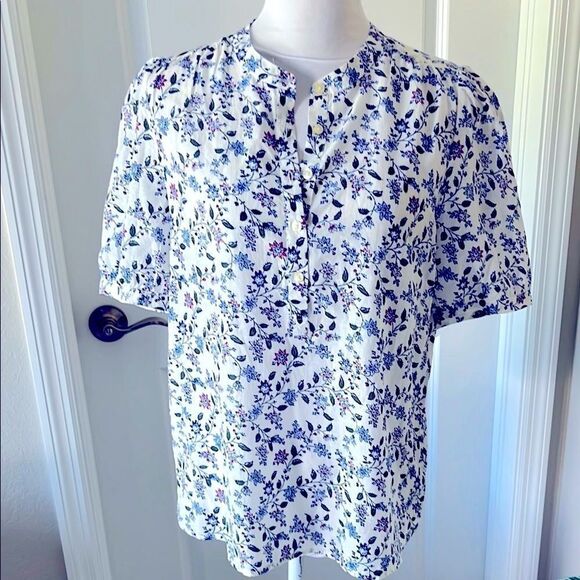 Lucky Brand Blue Floral Henley Mandarin Collar Blouse Cotton Blend NWOT SZ M - Picture 1 of 10